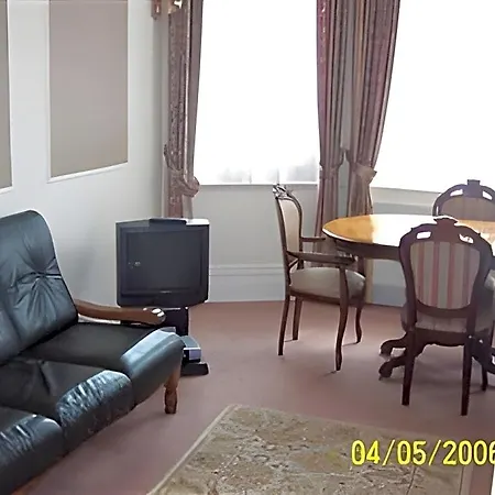 Kensingtoncourt Aparthotel-3